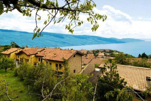 Residence Mirena - Rebomaholidays Tignale Εξωτερικό φωτογραφία